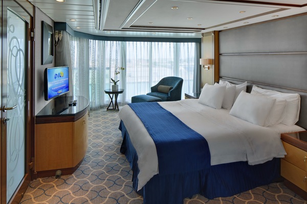 RCI, Jewel, RoyalSuite-BedroomR.jpg